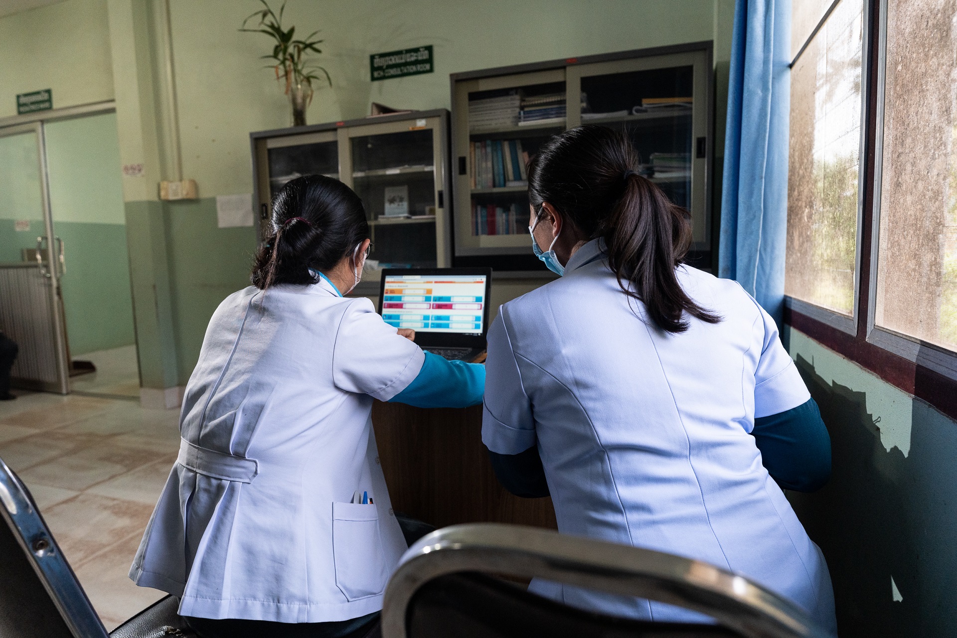 Healthcare workers are using a tablet