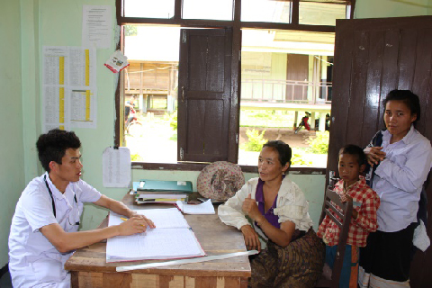 20180518-mother-seeking-treatment-480px